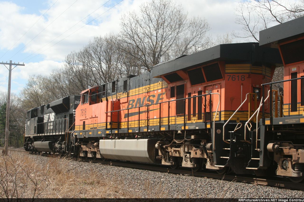 BNSF 7618